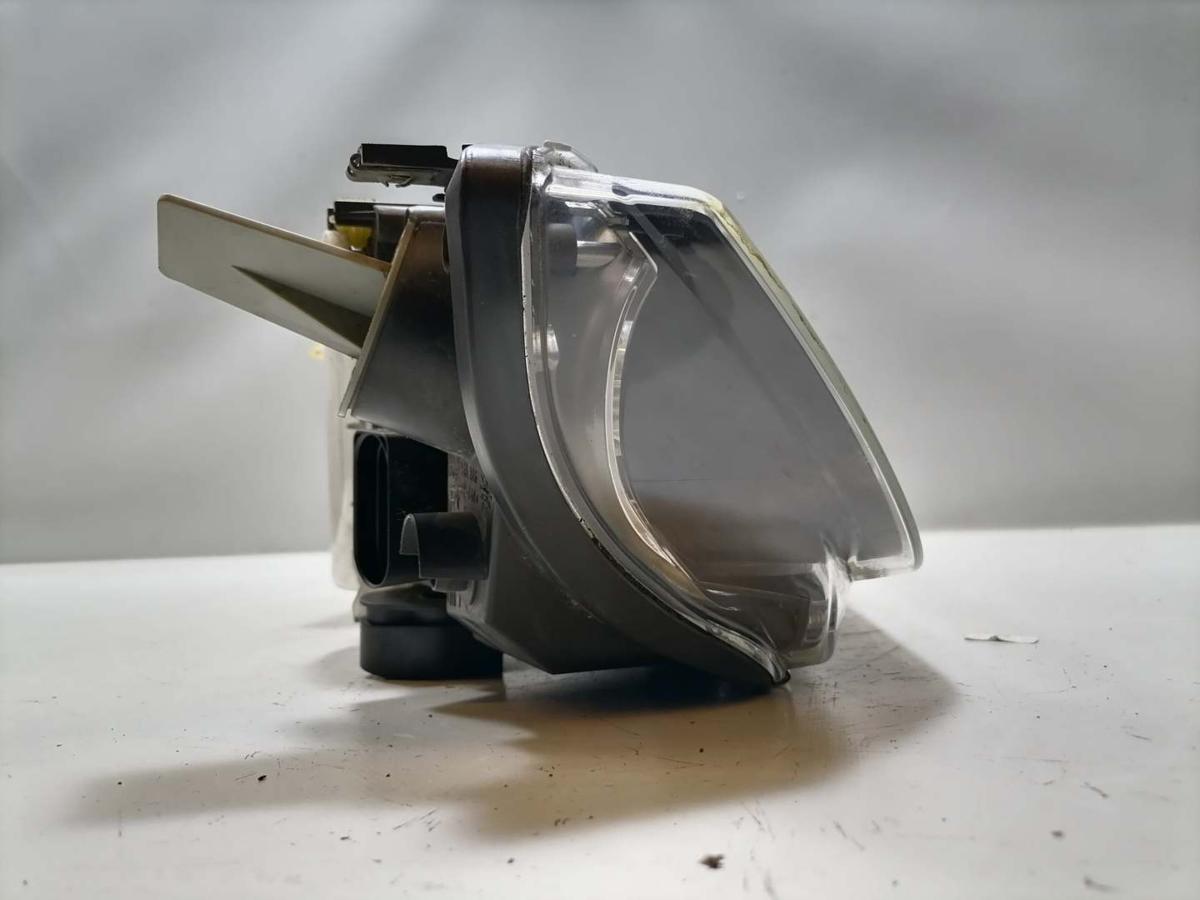 Skoda Fabia 1 6Y original Scheinwerfer vorn rechts Halogen Schwarzer Hintergrund Bj.2003